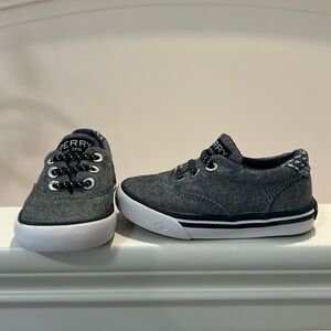 Like New Sperry x Vineyard Vines Sneakers 🚭